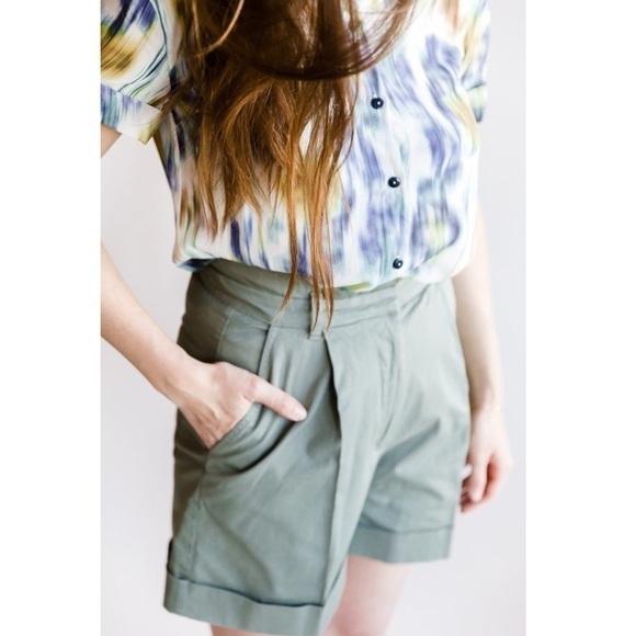 BAUM UND PFERDGARTEN Silk Blend Abstract Print Cuff Short Sleeve Button Up Top 2 - Picture 7 of 13